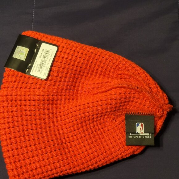 NEW ERA CHICAGO BULLS WAFFLE KNIT BEANIE - Picture 5 of 5